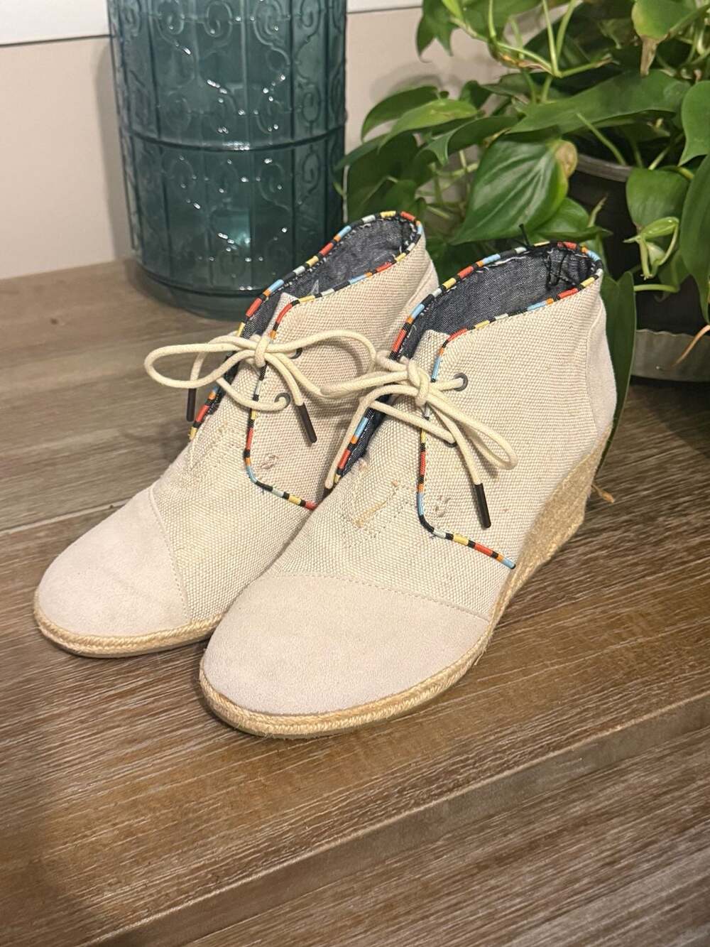 TOMS Desert Wedge Size 9 Natural Canvas Suede Booties Lace Up Ankle Boots